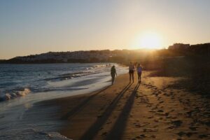 Procházka po pláži v Albufeira - putování po Algarve v Portugalsku