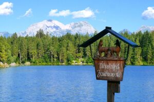 Jezero Hintersee v Německu
