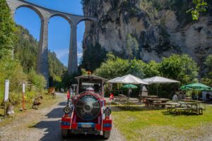 Pod mostem Landwasser ve Švýcarsku - pohodové zájezdy do hor