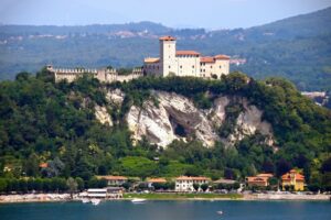 Hrad Borromeo nad jezerem Maggiore - poznávací zájezdy do Itálie a Švýcarska