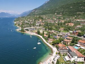Pobřeží jezera Lago di Garda