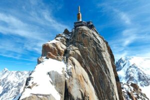 Hora Aiguille du Midi v masivu Mont Blanc - poznávací zájezdy do Francie