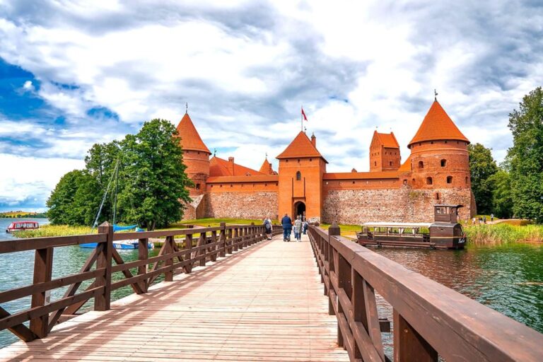 Pobaltí: Historie a příroda v jednom